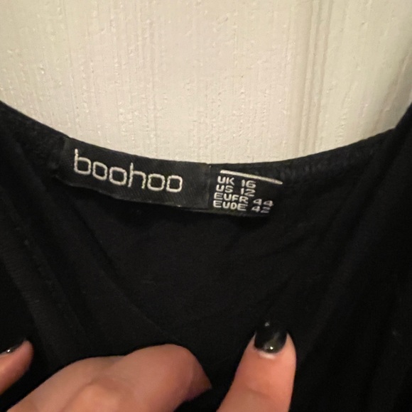 Boohoo black dress with slits on side - Picture 2 of 2